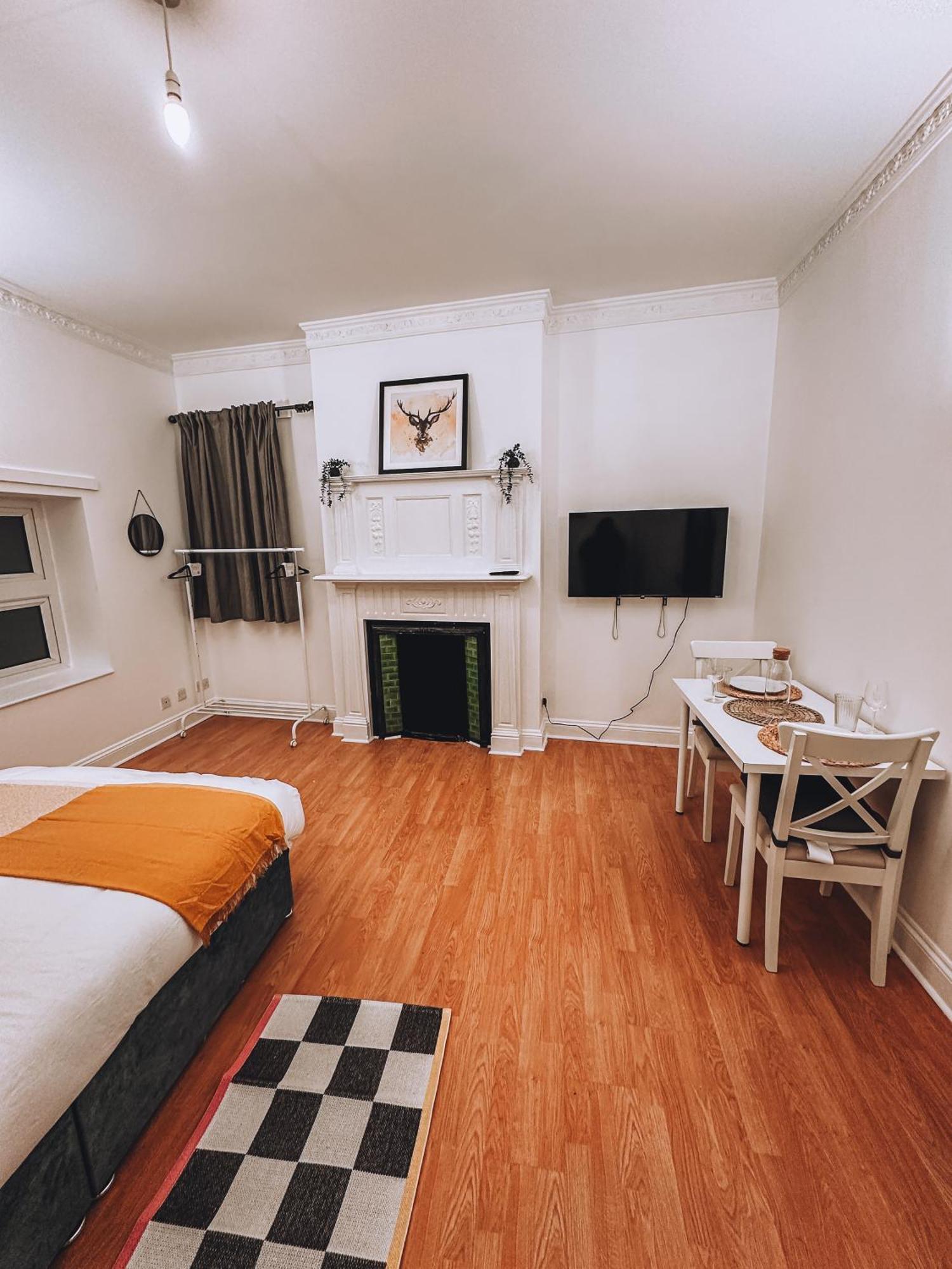 Spacious 3 Rooms In Tooting ลอนดอน ภายนอก รูปภาพ