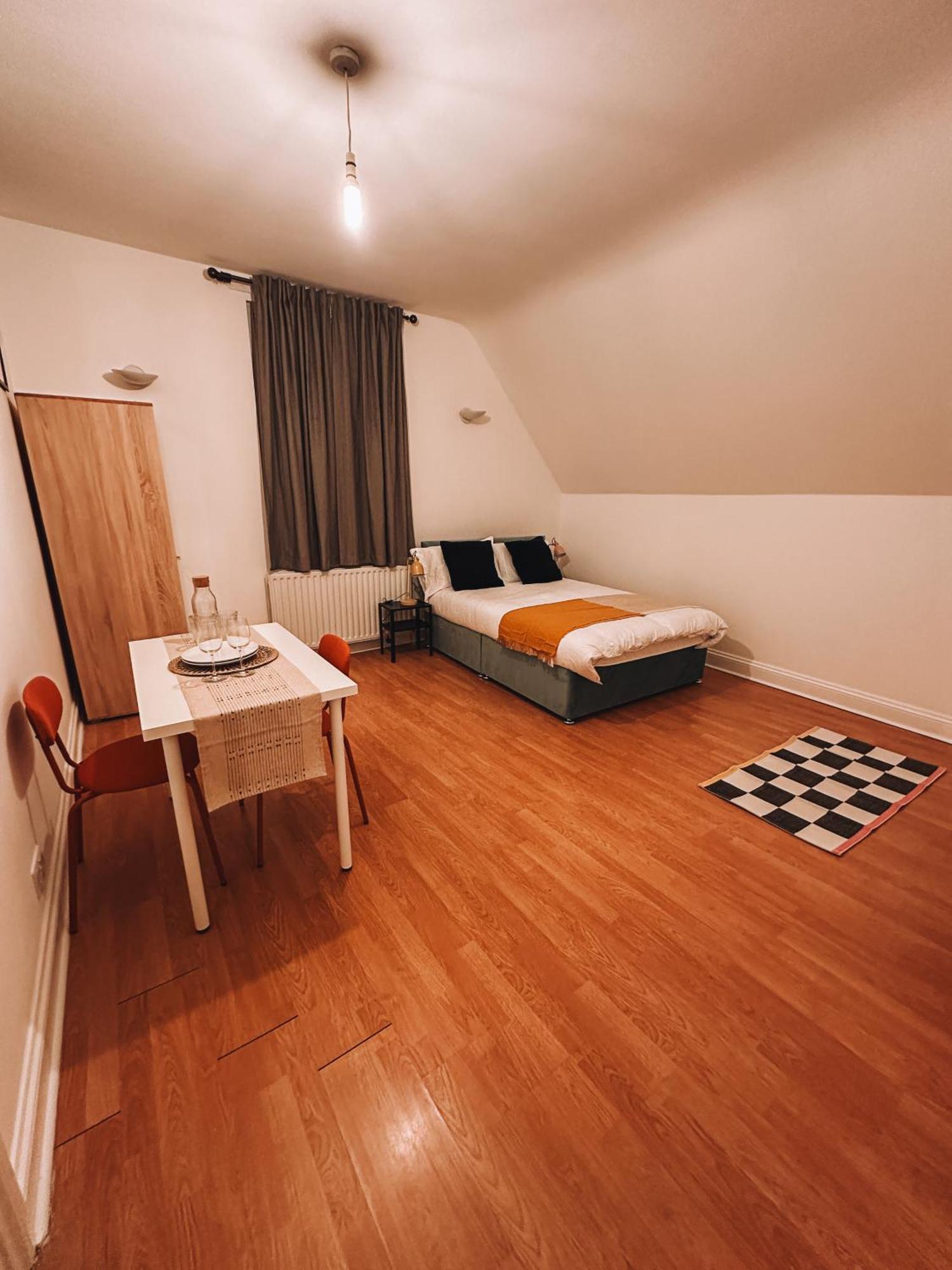 Spacious 3 Rooms In Tooting ลอนดอน ภายนอก รูปภาพ